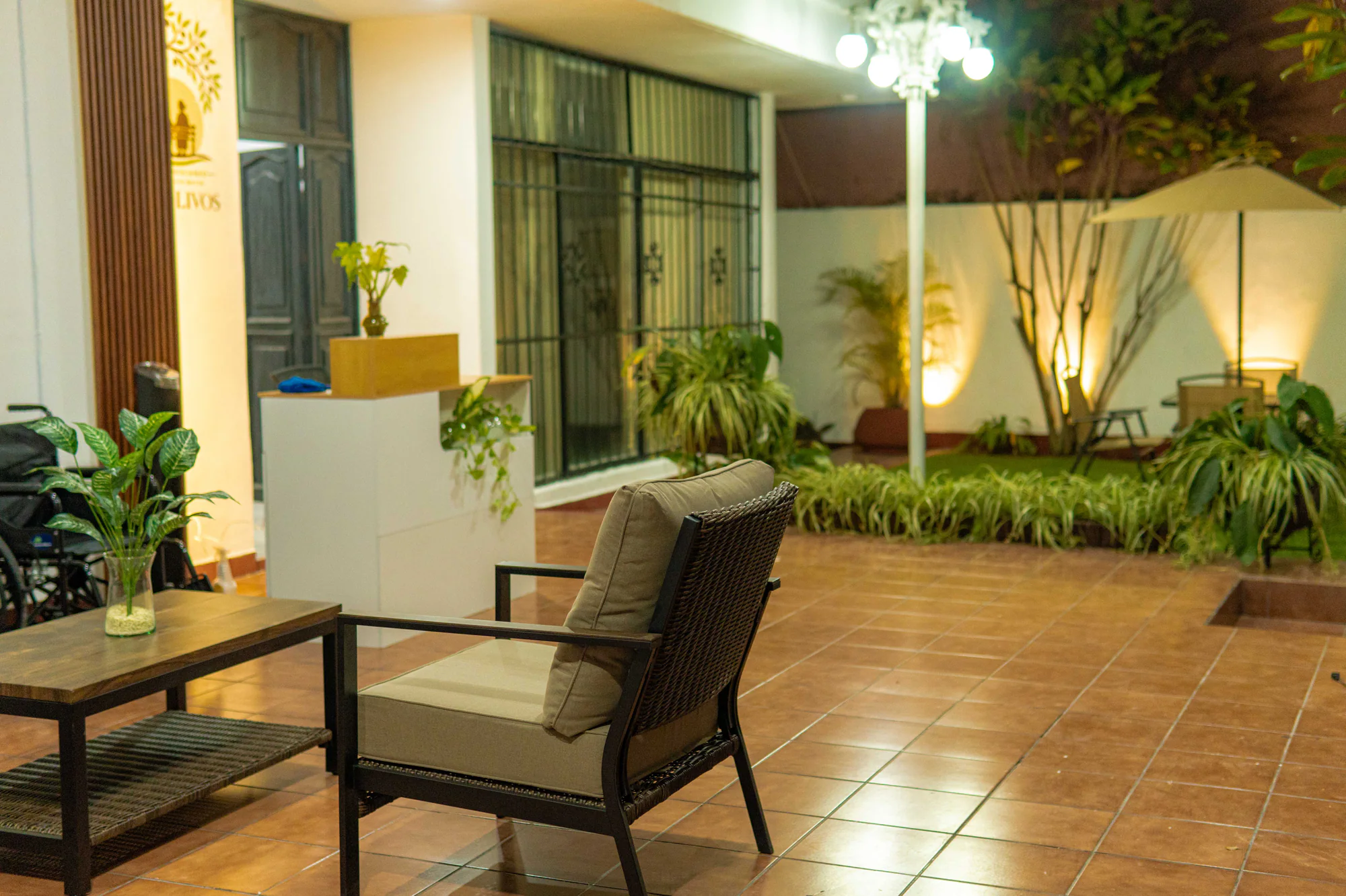 Vista desde una habitación de Los Olivos hacia el patio interior